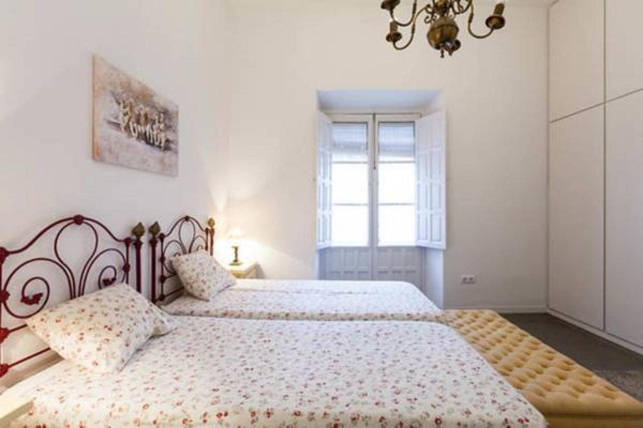 Apartamentos Rg Arenal Севиля Стая снимка