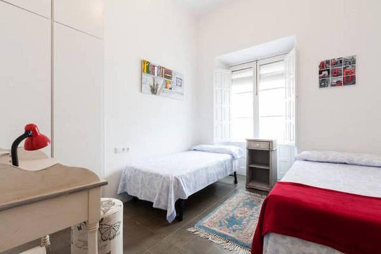 Apartamentos Rg Arenal Севиля Стая снимка
