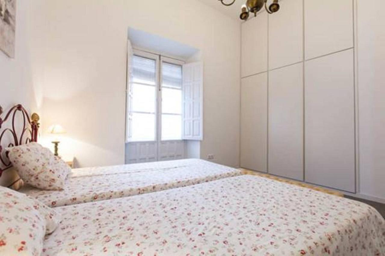Apartamentos Rg Arenal Севиля Стая снимка
