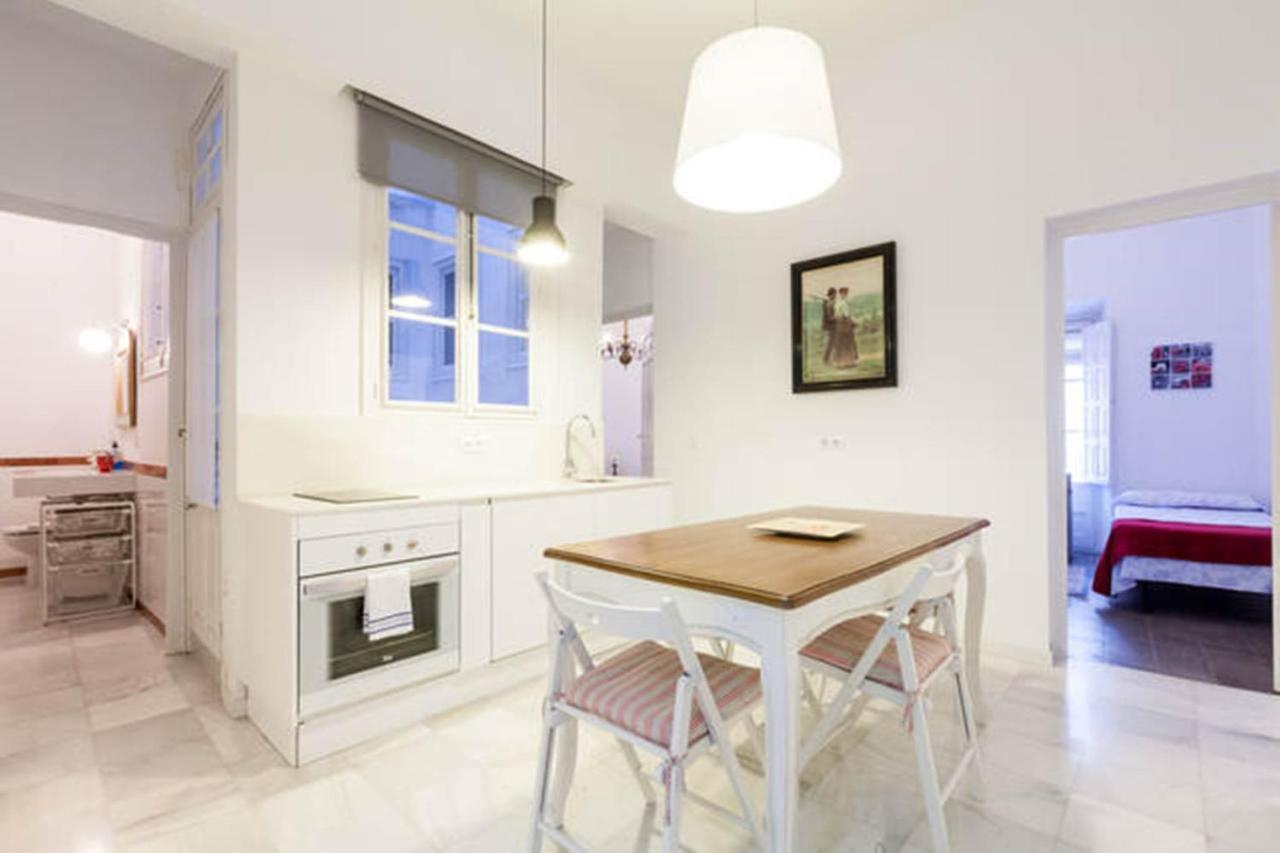 Apartamentos Rg Arenal Севиля Стая снимка