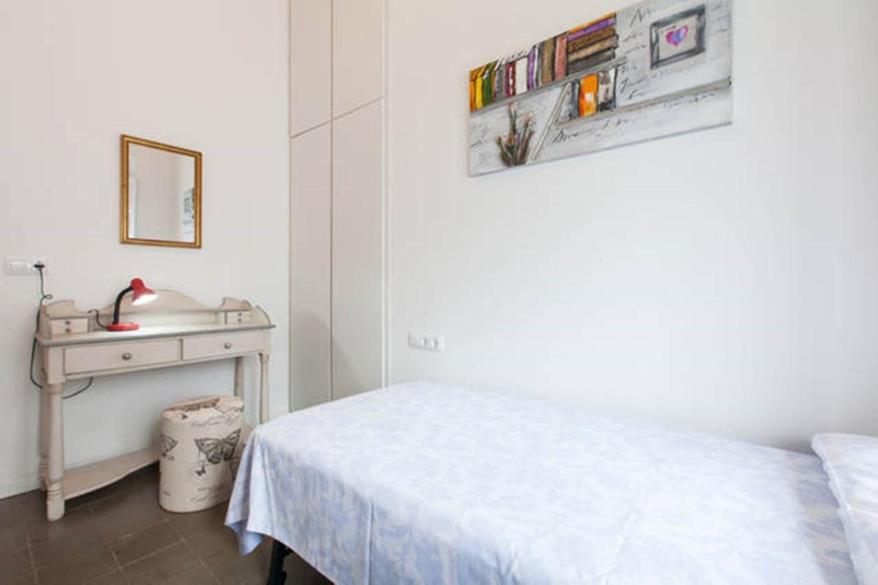 Apartamentos Rg Arenal Севиля Стая снимка