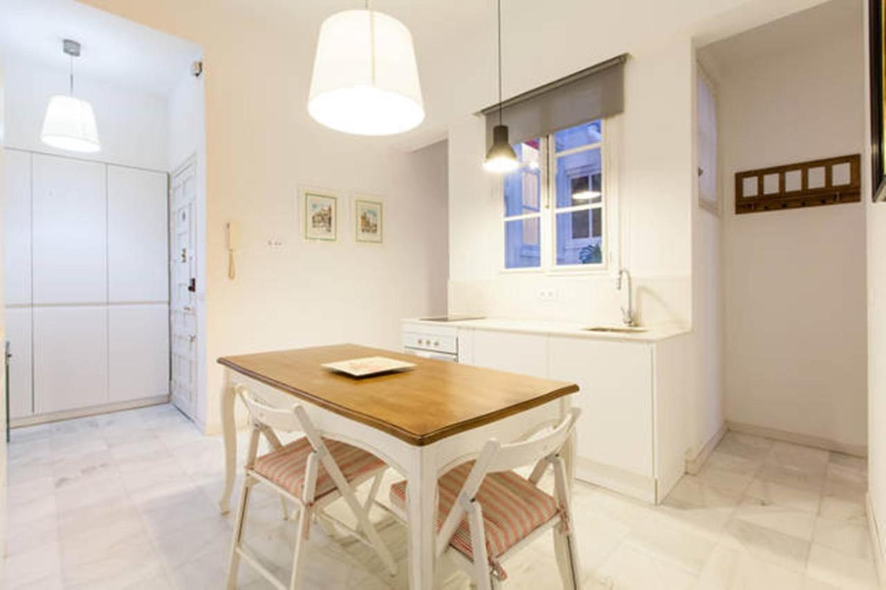 Apartamentos Rg Arenal Севиля Стая снимка