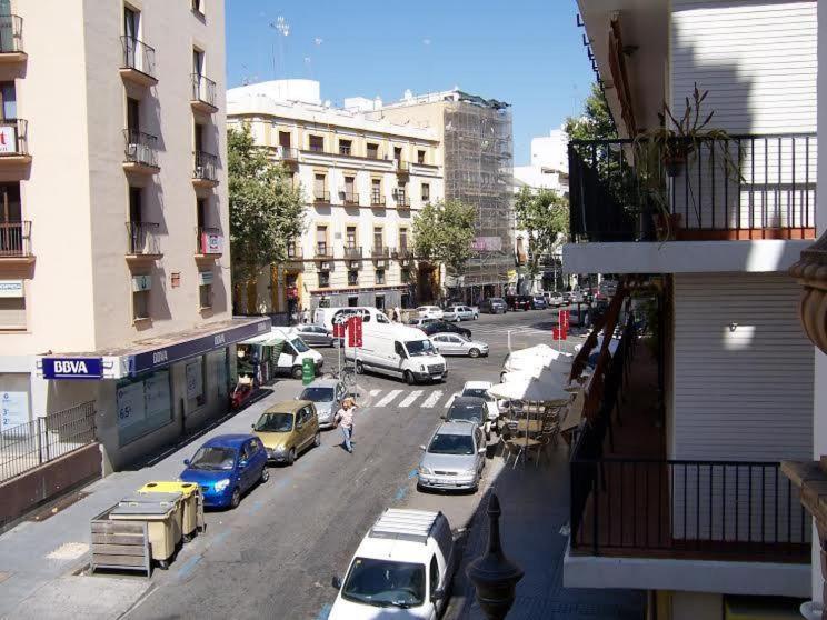Apartamentos Rg Arenal Севиля Стая снимка